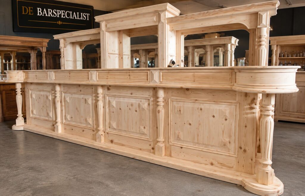 Grand Café bar in blank grenen met luifel en afgeronde hoek